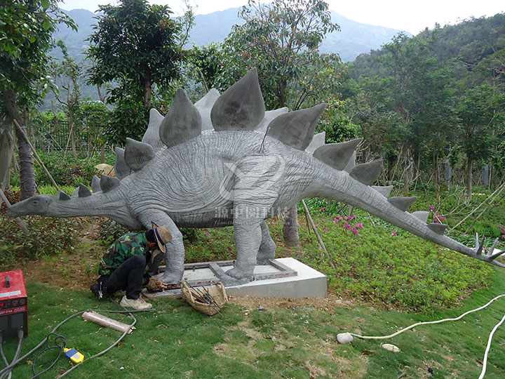 水泥雕塑劍龍制作，水泥恐龍制作